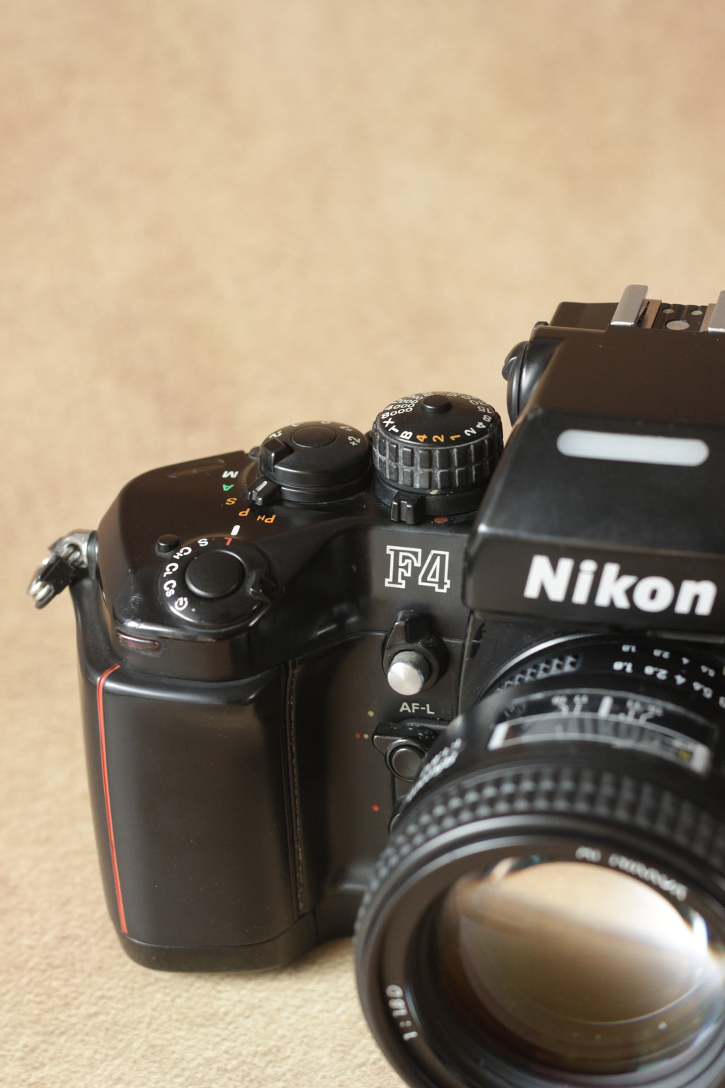 Nikon F4 + Nikkor AF 85mm F1.8D