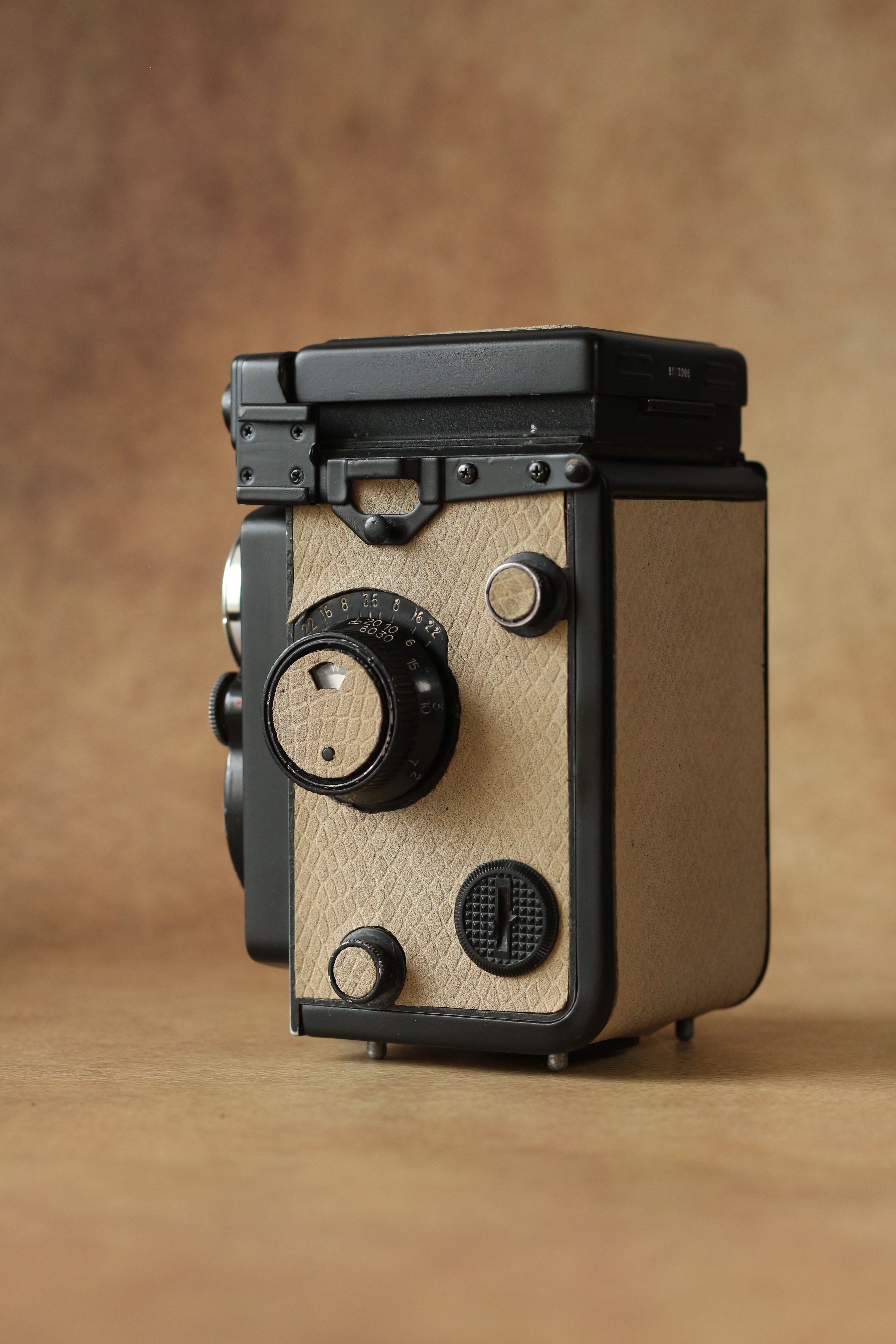 Yashica Mat-124G Re-leathered