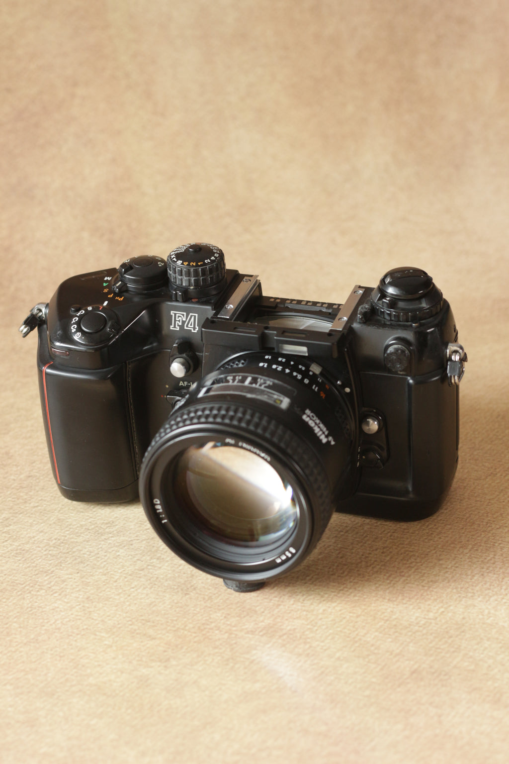 Nikon F4 + Nikkor AF 85mm F1.8D