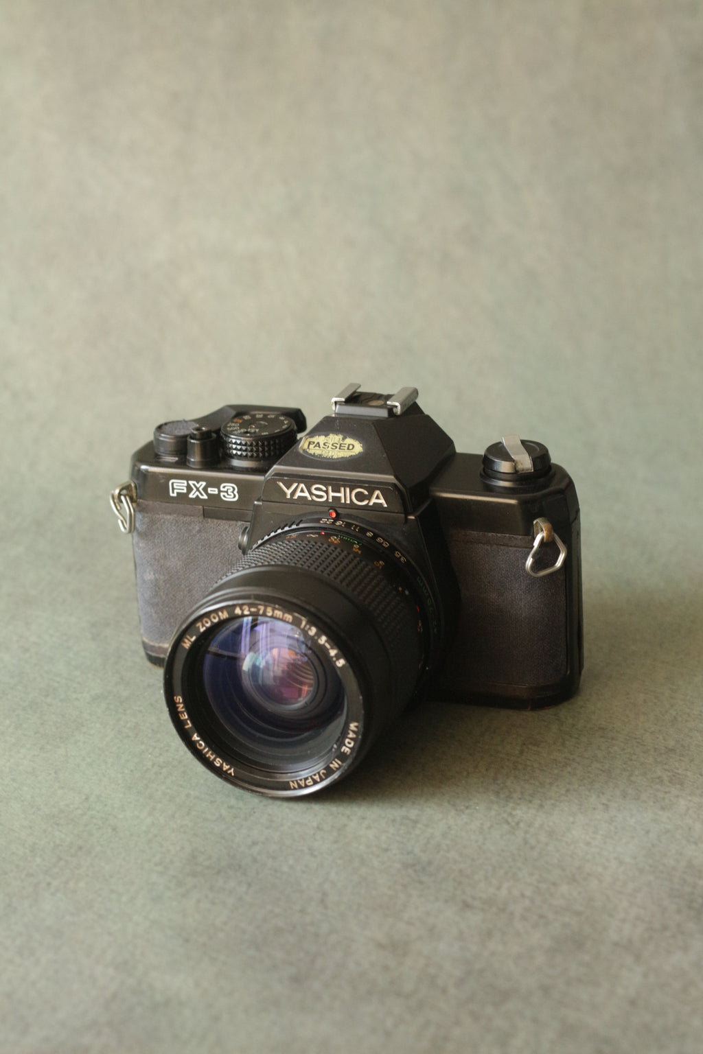 Yashica FX3 + Yashica ML zoom 42-75mm