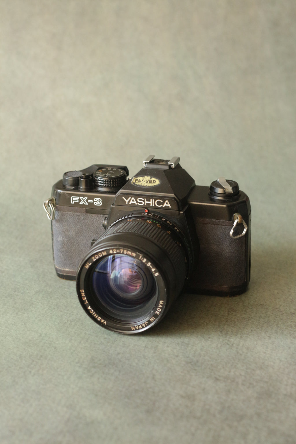 Yashica FX3 + Yashica ML zoom 42-75mm