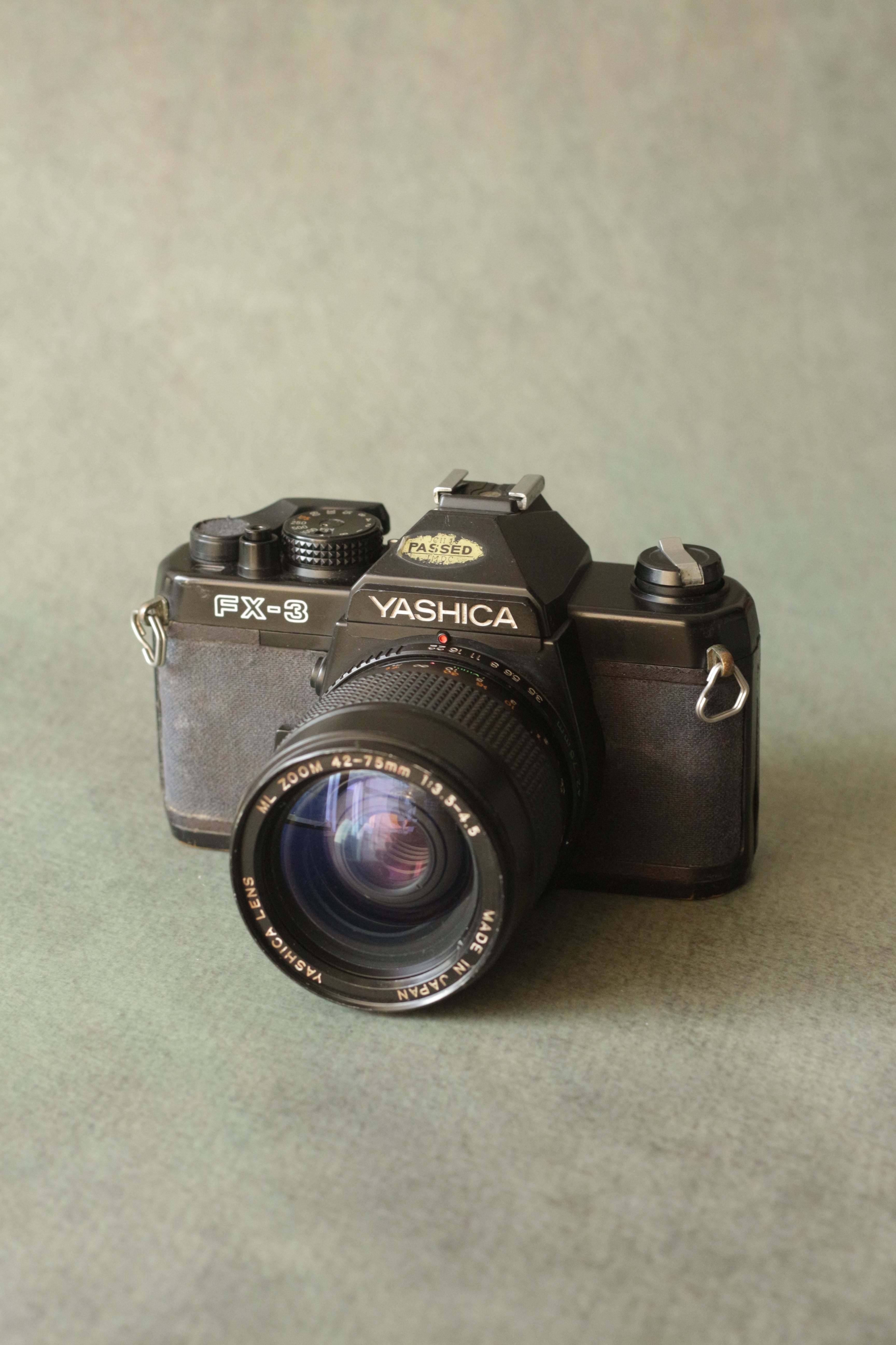 Yashica FX3 + Yashica ML zoom 42-75mm