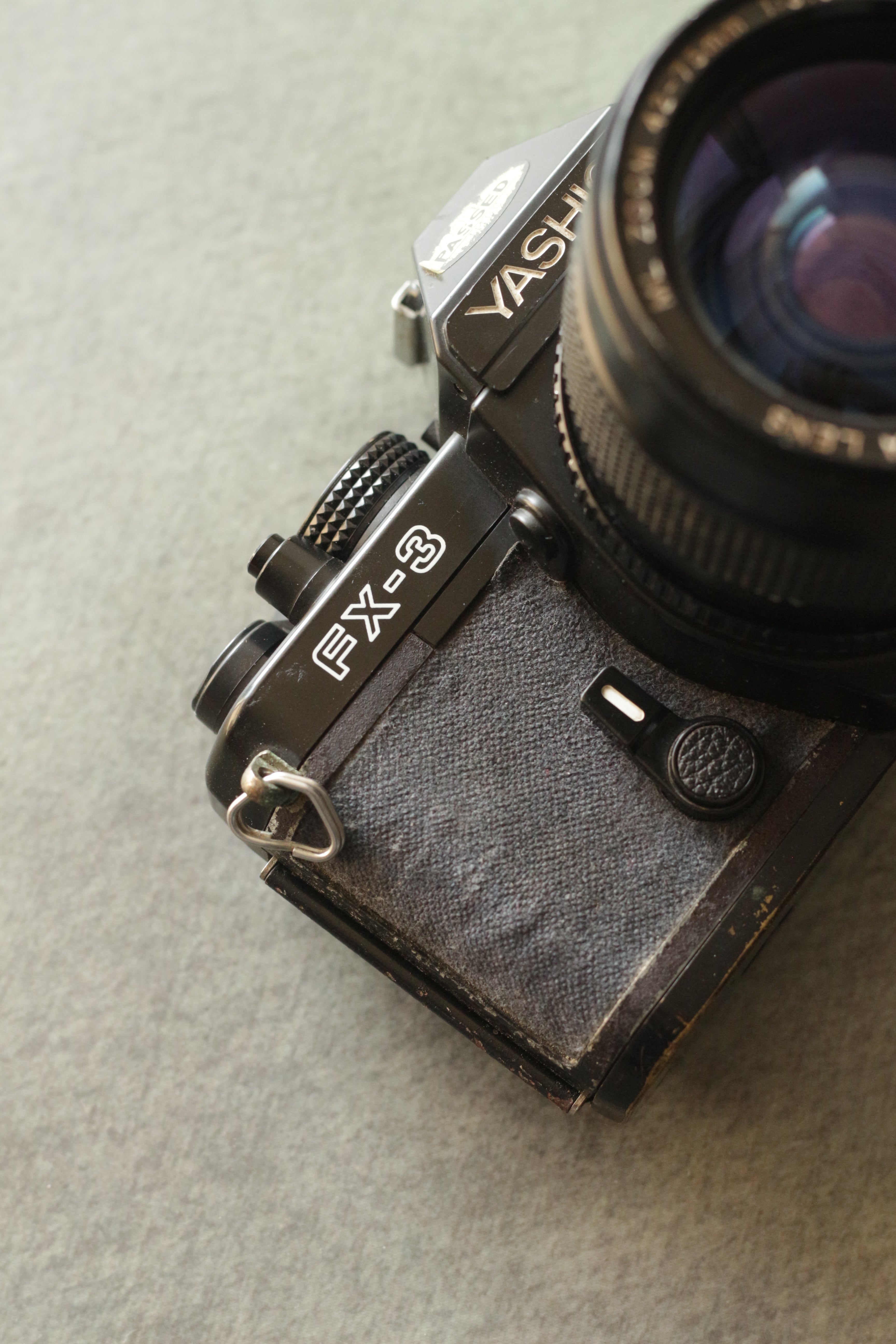 Yashica FX3 + Yashica ML zoom 42-75mm