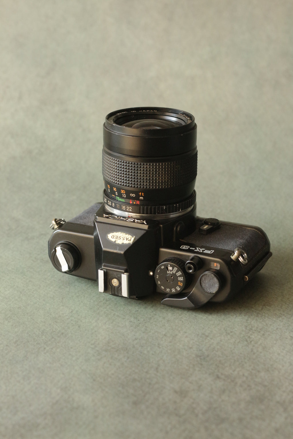 Yashica FX3 + Yashica ML zoom 42-75mm