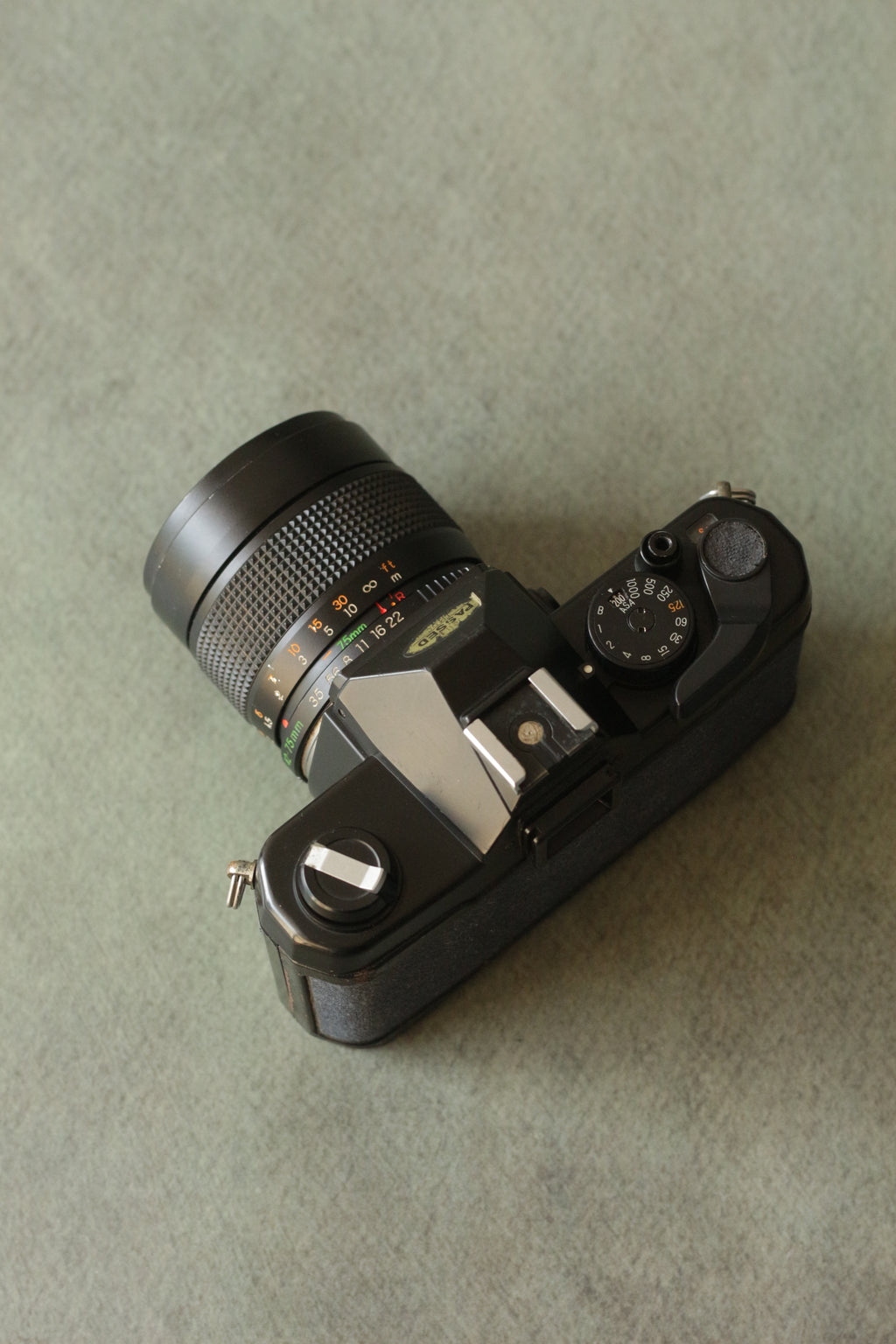 Yashica FX3 + Yashica ML zoom 42-75mm
