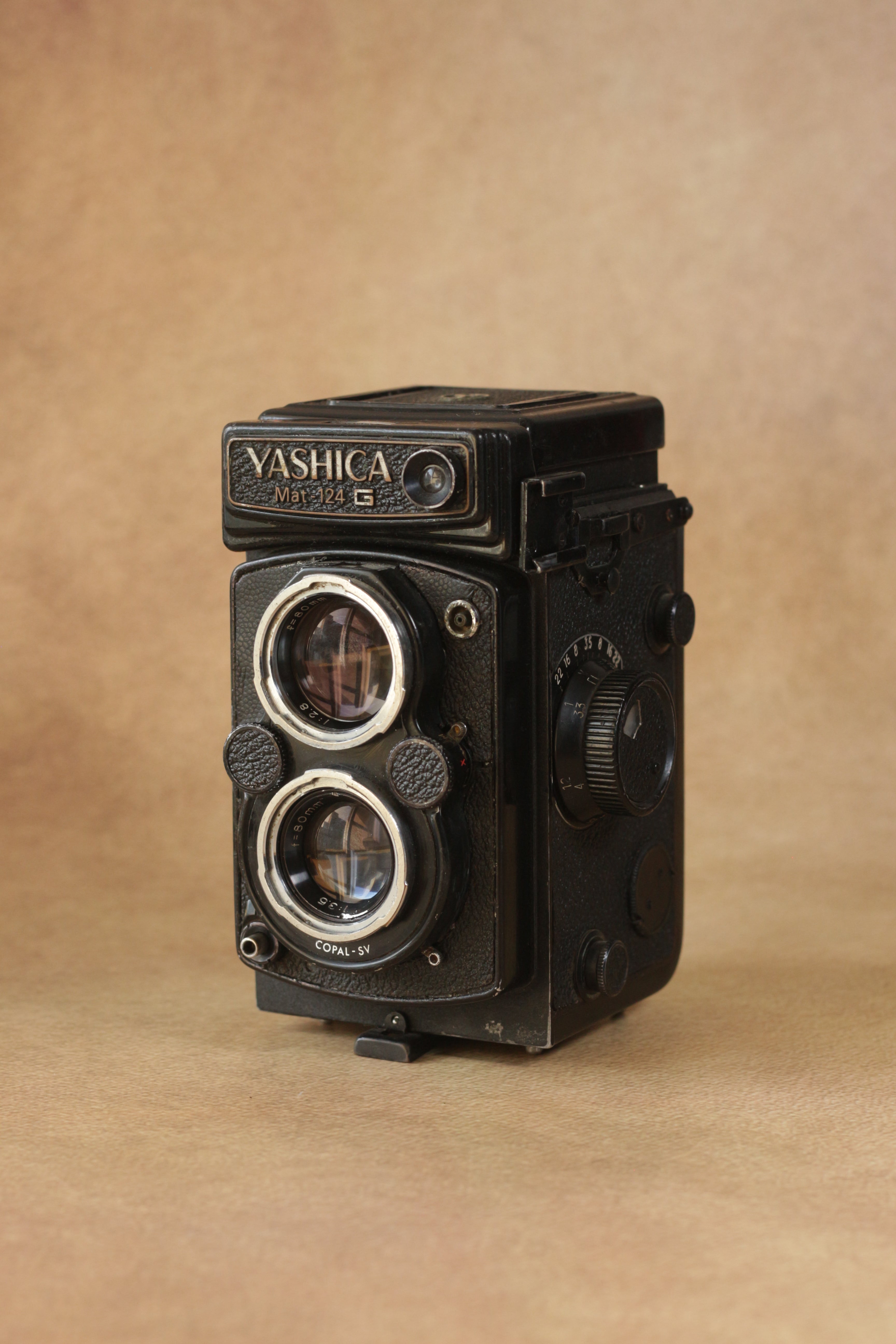 Yashica Mat-124G