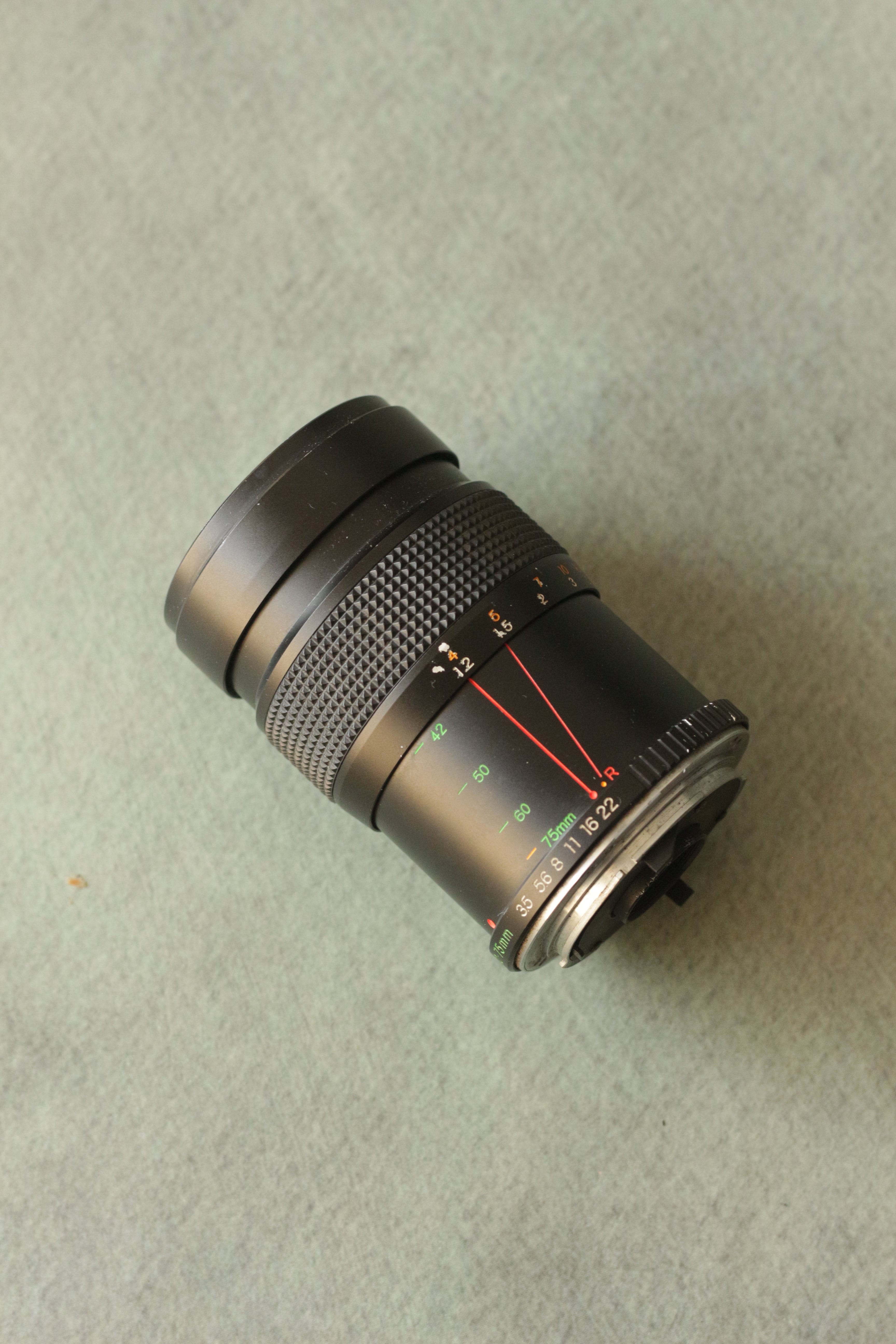 Yashica FX3 + Yashica ML zoom 42-75mm