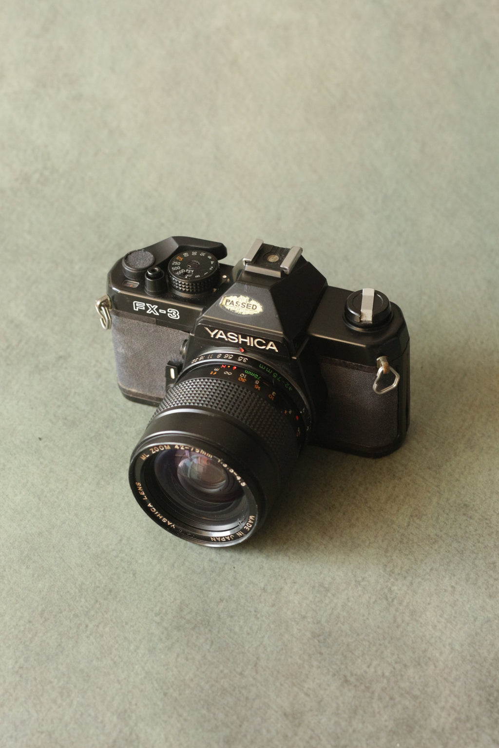 Yashica FX3 + Yashica ML zoom 42-75mm