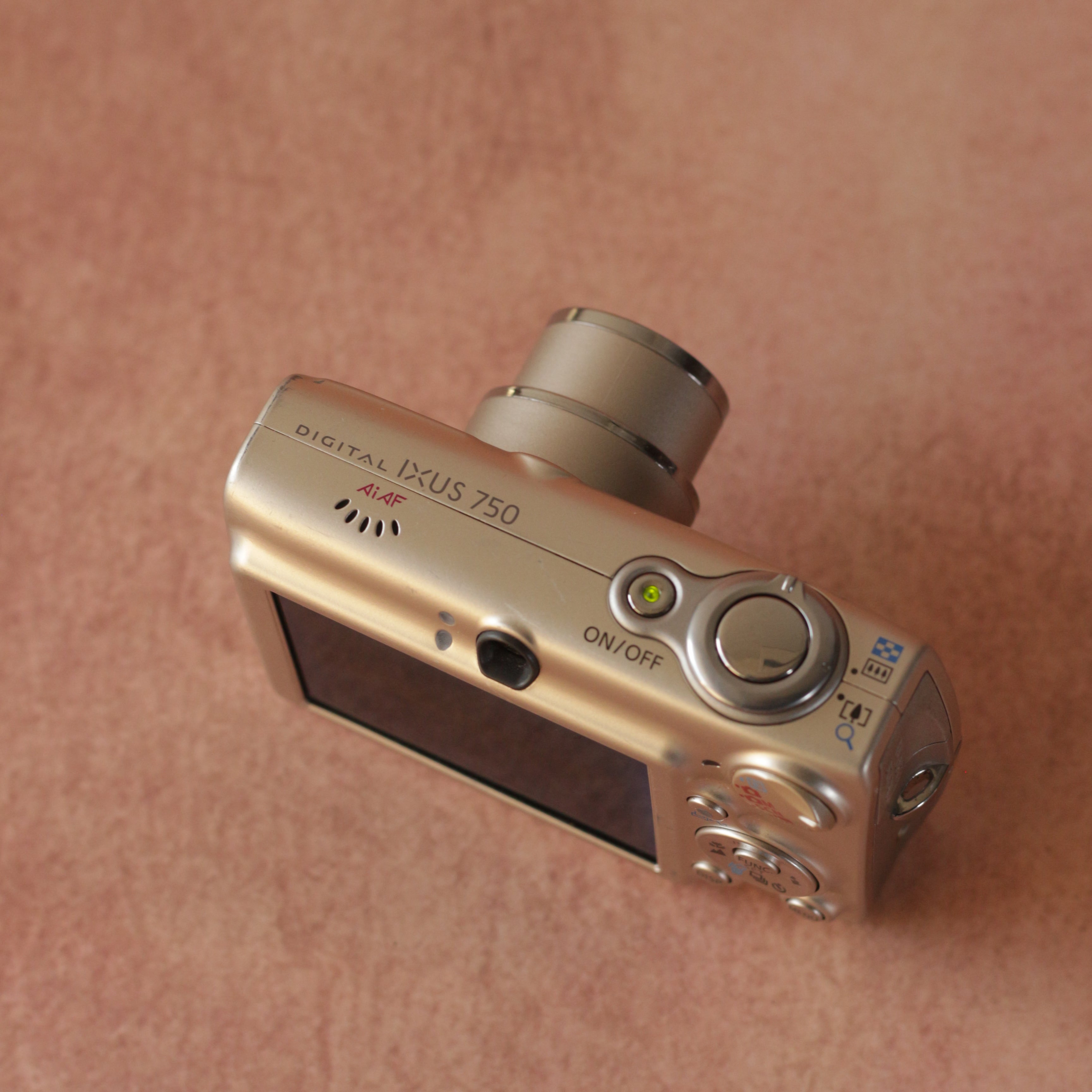 Canon IXUS 750